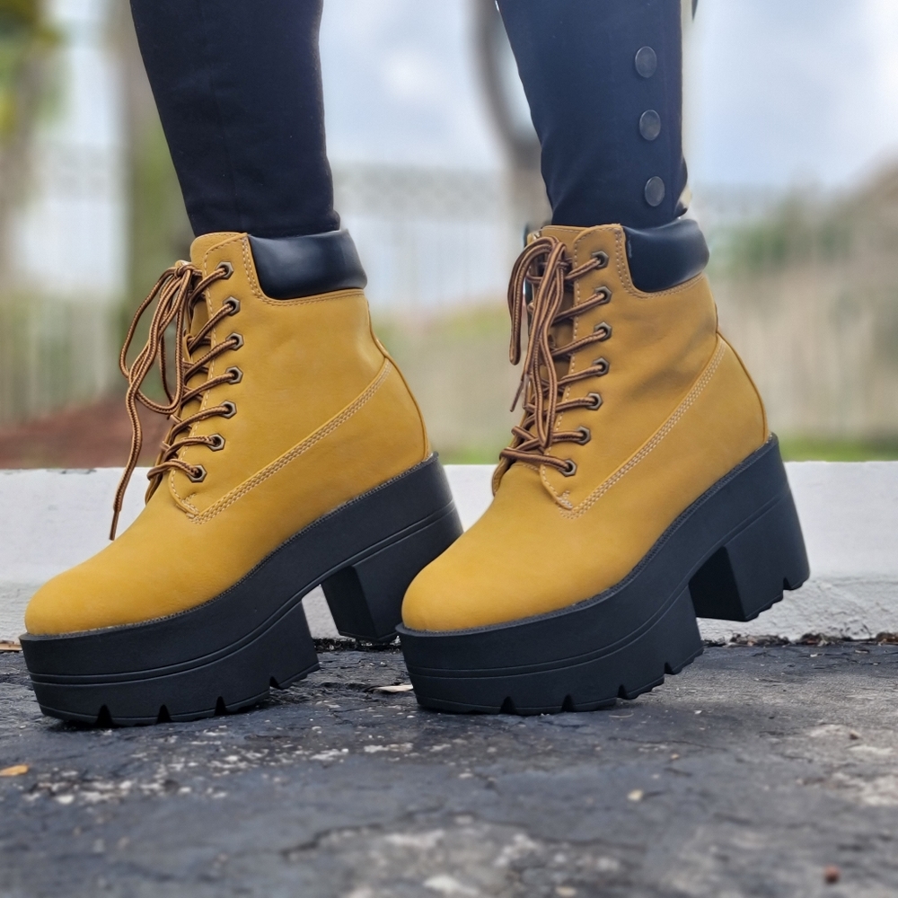 Chunky Heeled Platform Lace up Ankle Boots - Picture 5 of 5